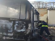 Російські війська атакували Білозерку: автобус згорів Російські війська атакували Білозерку: автобус згорів