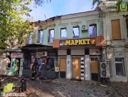 Росіяни вдарили по центру Херсона: під завалами дивом врятувався чоловік (ВІДЕО) Росіяни вдарили по центру Херсона: під завалами дивом врятувався чоловік (ВІДЕО)