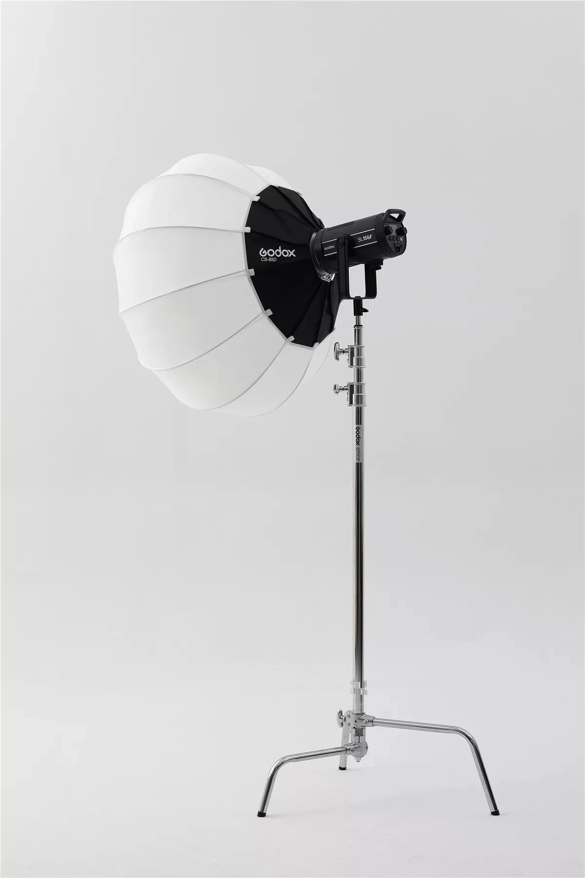 Сферичний софтбокс-ліхтар Godox CS-85D на освітлювачі Bowens