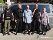 Поліцейські під ворожим вогнем евакуювали з Херсона літнє подружжя