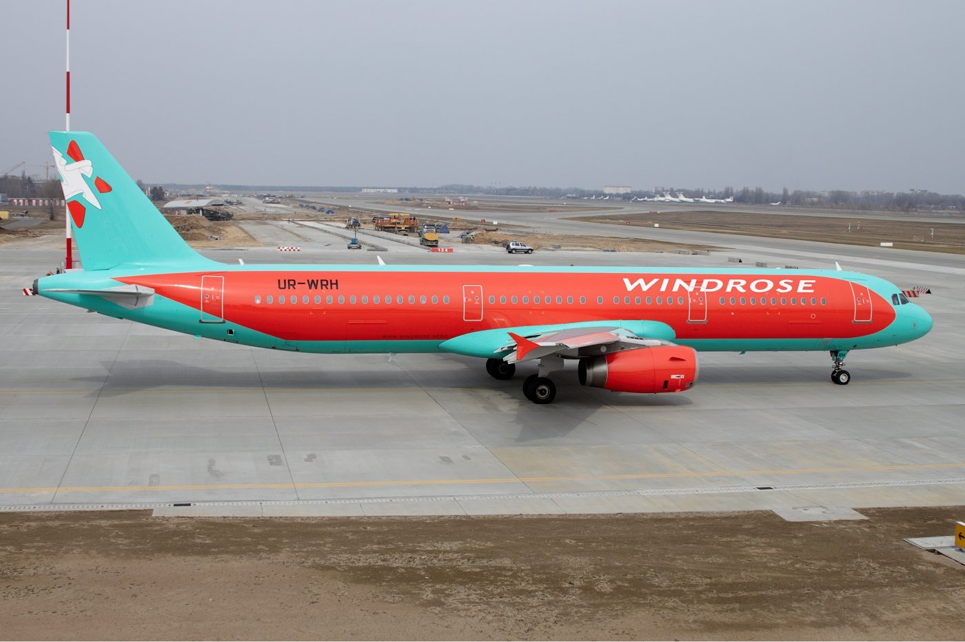 розаа ветров, киев, херсон, рейсы, авиаперевозчик