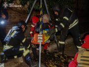 Херсонські рятувальники врятували чоловіка з колодязя (ФОТО)
