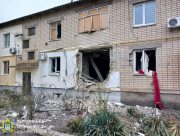 Ворог обстріляв Зеленівку: пошкоджено багатоквартирний будинок (ФОТО)