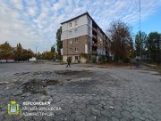 Центральний район Херсона постраждав від ворожих атак (ФОТО)
