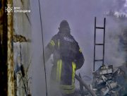 Ворожий обстріл спричинив пожежу на приватному подвір'ї у Херсоні