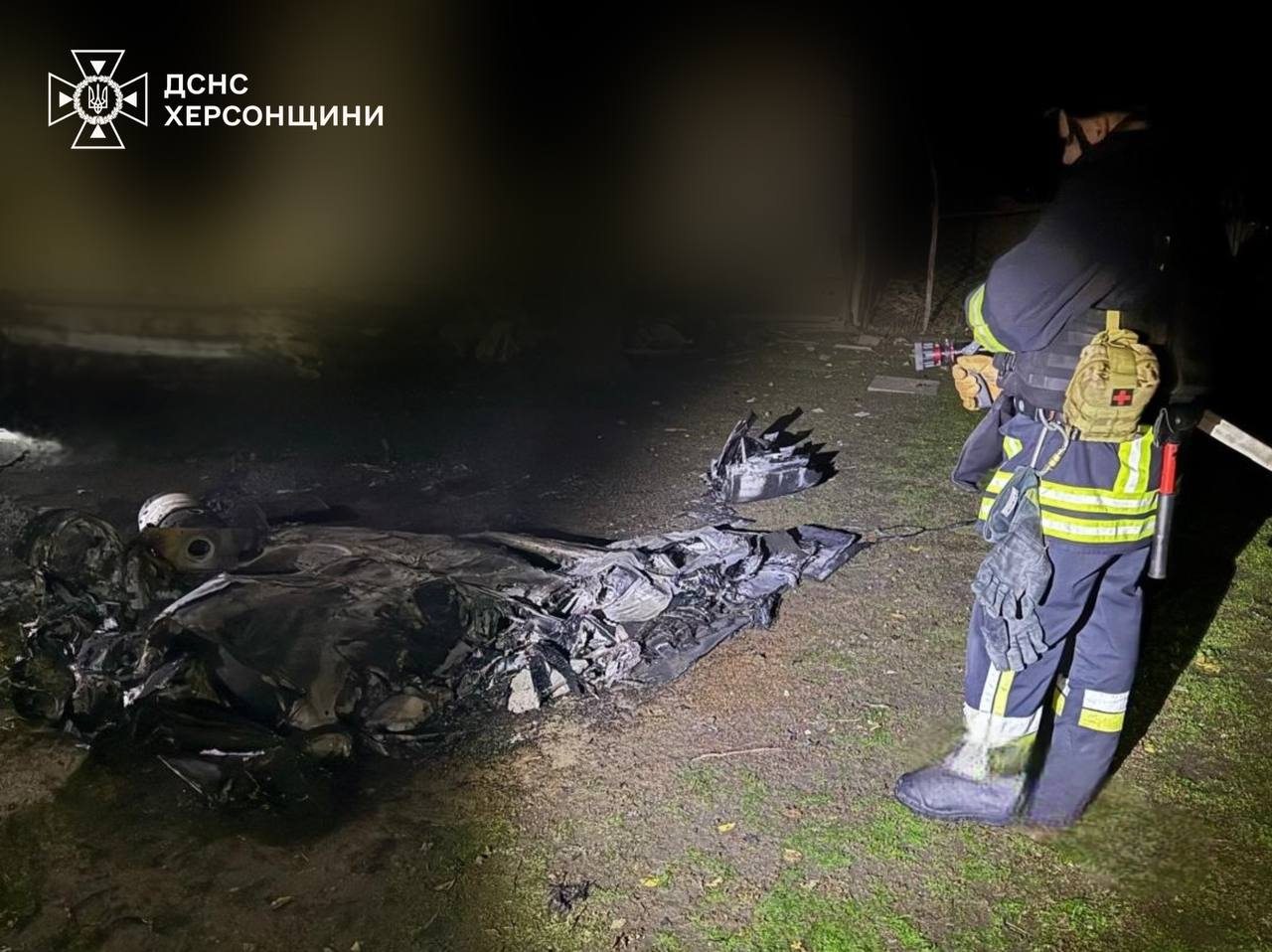 Бериславщині, уламки, збитого, дрона, спричинили, пожежу,  російські, війська, атакували, Херсонщину, безпілотниками, Бериславського району, спалахнуло, загоряння,  рятувальники, ДСНС Херсонщини, ліквідували