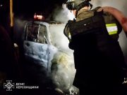 У Нововоронцовці вночі згоріли два легковики: рятувальники загасили пожежу