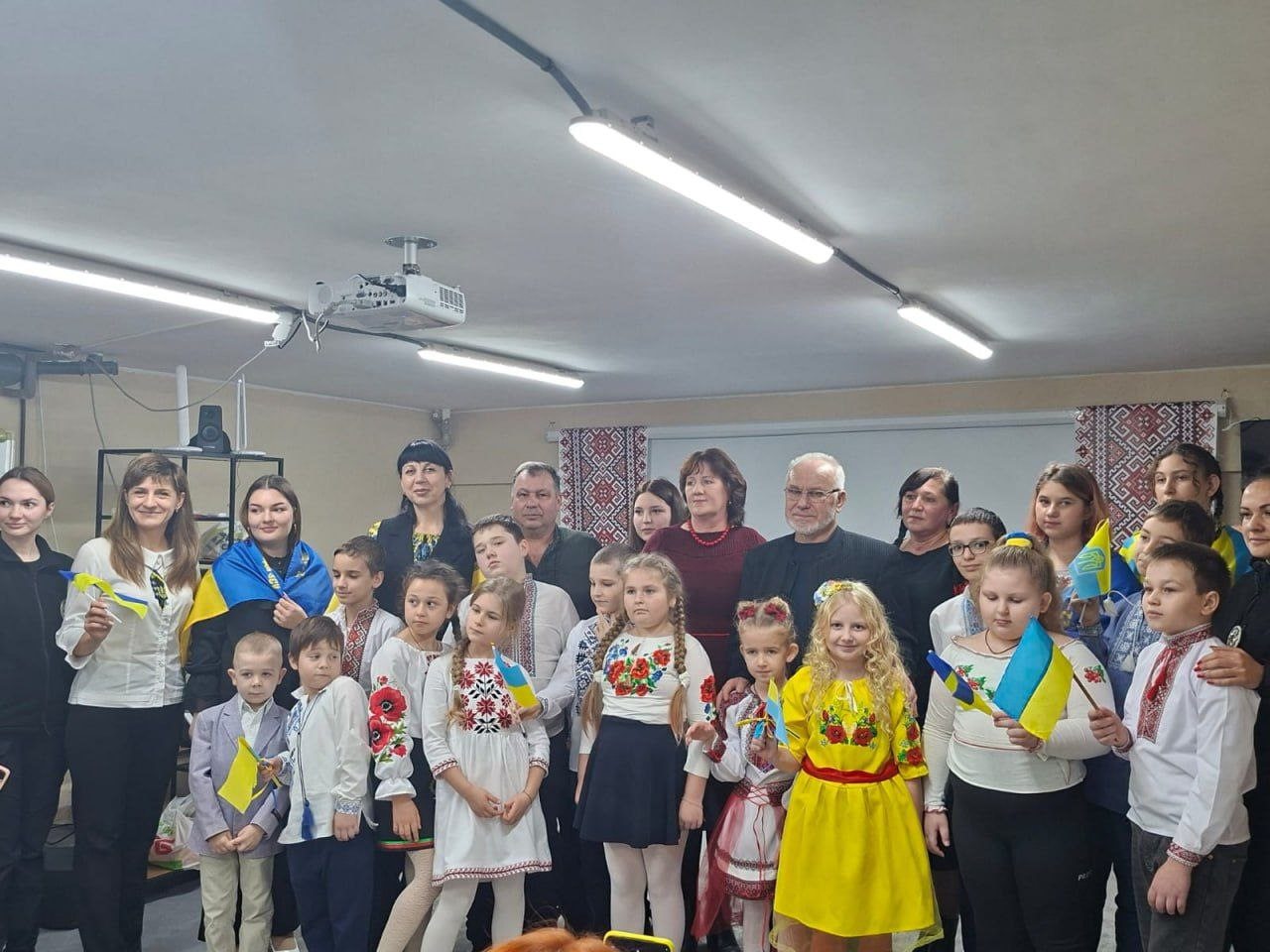 Юні, херсонці, привітали, місто, святом свободи, Херсоні, нагоди, третьої річниці визволення, правобережної частини області, провели, святковий, концерт, дітей