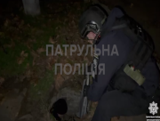 Наляканий, але врятований: у Херсоні поліцейські допомогли чотирилапому (ВІДЕО)