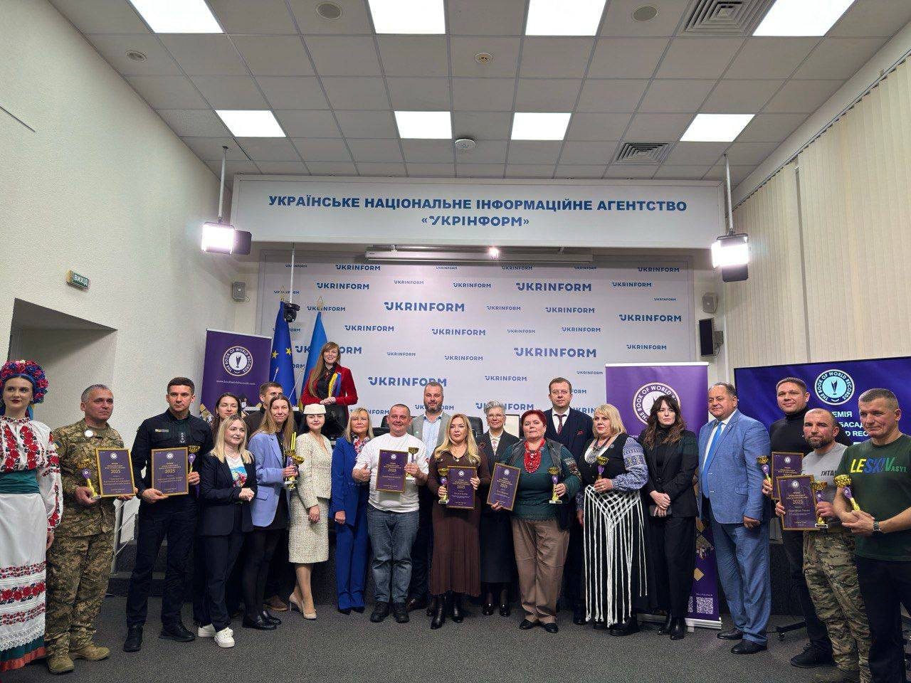 Херсонська, ОВА, отримала, премію, Бренд-Амбасадор, Книги, світових, рекордів, 2025, Нагороду, керівництву, Херсонської ОВА, вручила, Надзвичайний, Повноважний, Посол, Канади, Україні, Наталка Цмоць, Надзвичайні, Повноважні, Посли, Аргентини, Чорногорії, народні, депутати, представники, бізнесу, провідних, українських, міжнародних, ЗМІ, Херсонщина