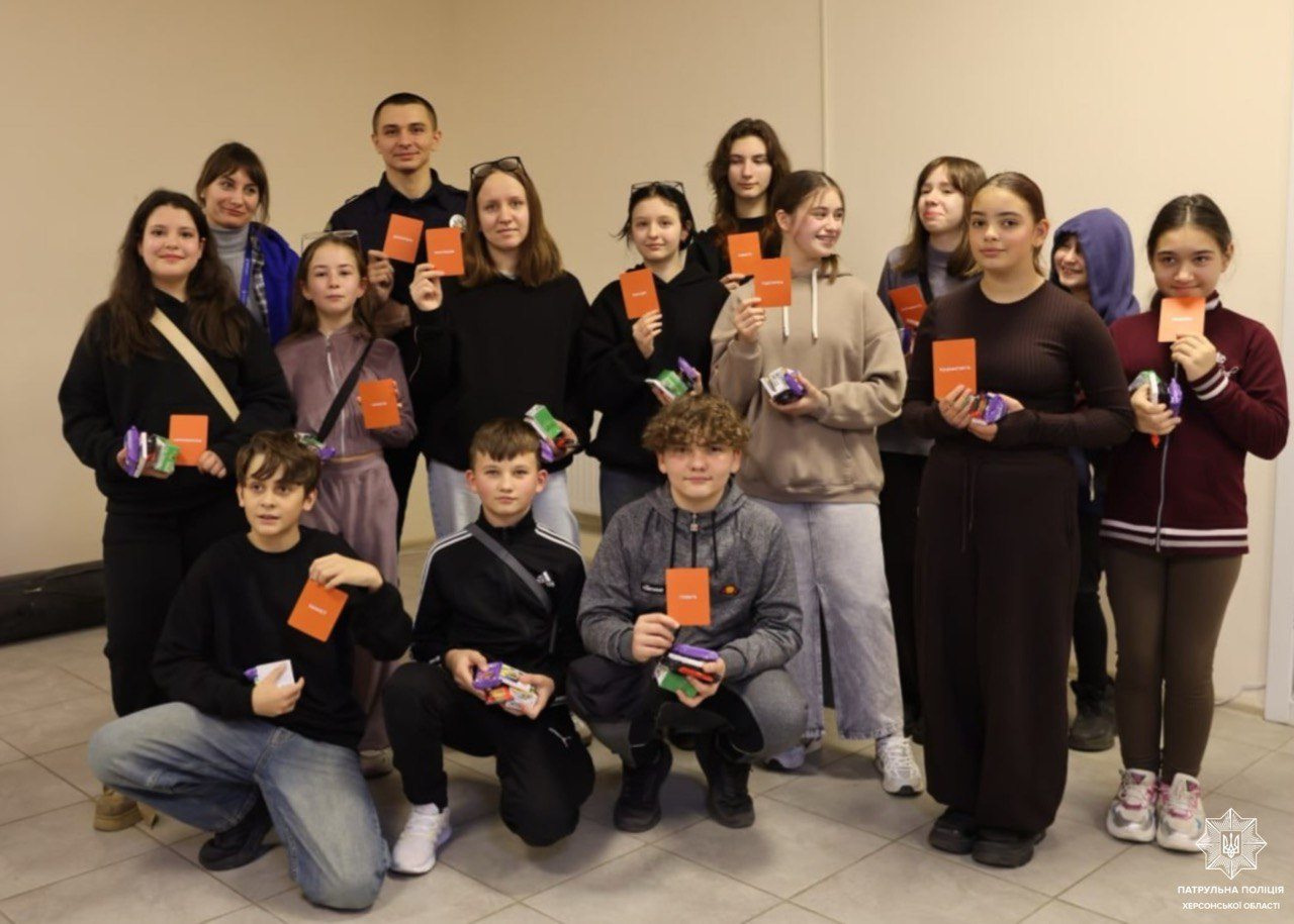 Інтерактивний, захід, Безпечний КОД, для молоді, Патрульної поліції Херсонщини, рамках, акції, 16 днів проти насильства, інспектори, відділу, зв’язків, громадськістю, Патрульної, поліції, Херсонської області, провели, молоді, Захід, організували, спільно, Громадською Організацією