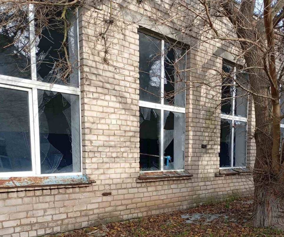 Російський, дрон, атакував, навчальний, заклад, Херсонщині, повідомили, Херсонській міській військовій адміністрації, Учора, 27 листопада, близько, опівдні, безпілотник, влучив, будівлю, навчальних, закладів, Зеленівському, старостинському, окрузі, Херсона