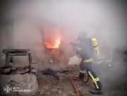 На Херсонщині рятувальники погасили палающий будинок, власниця отримала опіки