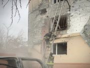 Росіяни обстріляли багатоповерхівку в Херсоні