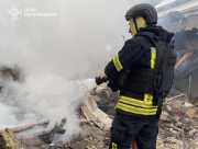 Рятувальники ДСНС ліквідовують наслідки масованого обстрілу Херсона