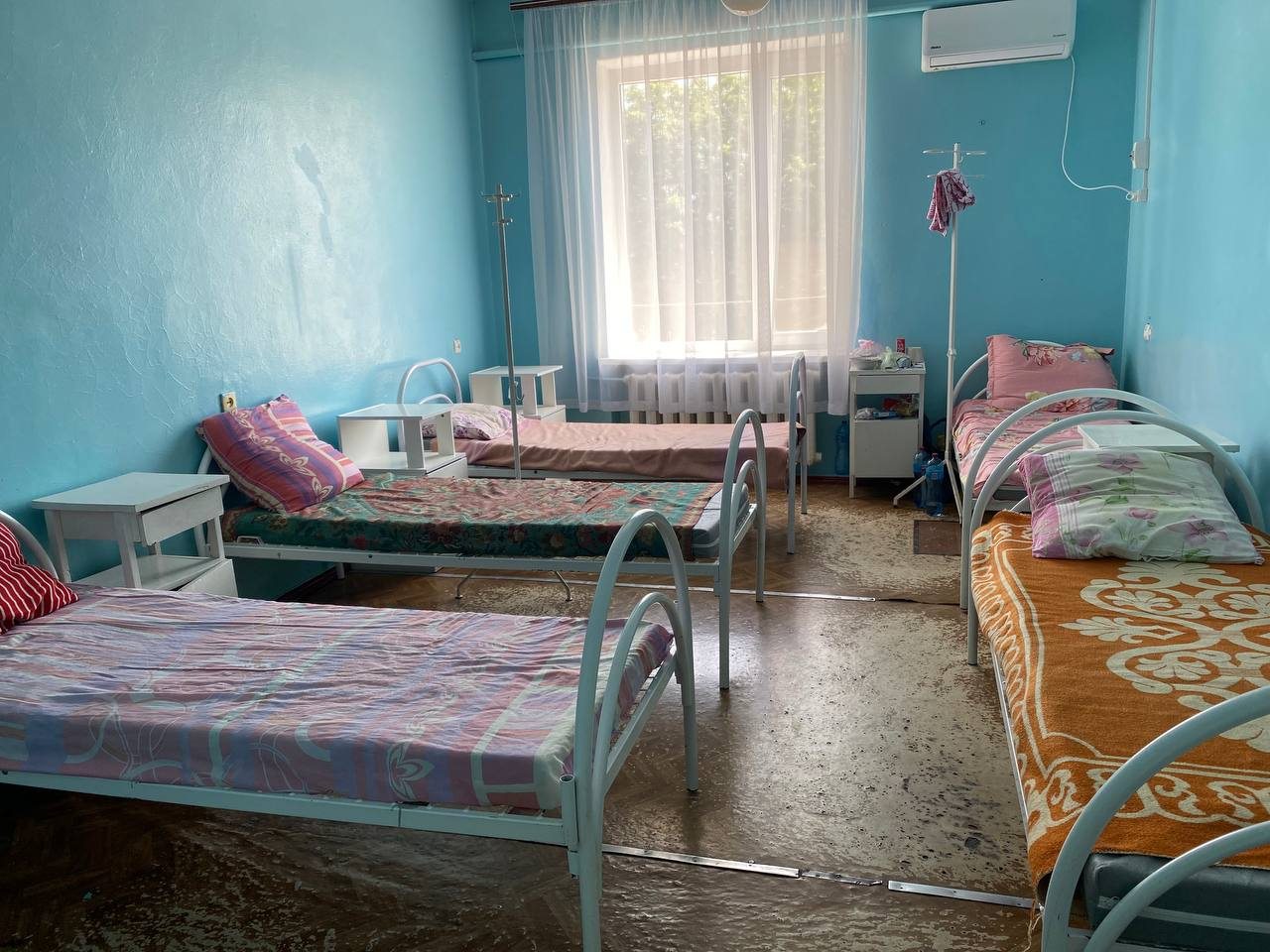 Російський обстріл Херсона зранку спричинив нові жертви, повідомила, медики, діагностували, контузії, вибухові, закриті, черепно-мозкові, травми, Херсонська міська військова адміністрація, Сьогодні, 4 листопада, російські війська, завдали, чергового, удару, Дніпровському району Херсона,