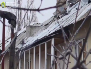 Ворог обстріляв центр Херсона: пошкоджено багатоповерхівку, є поранений (ВІДЕО)