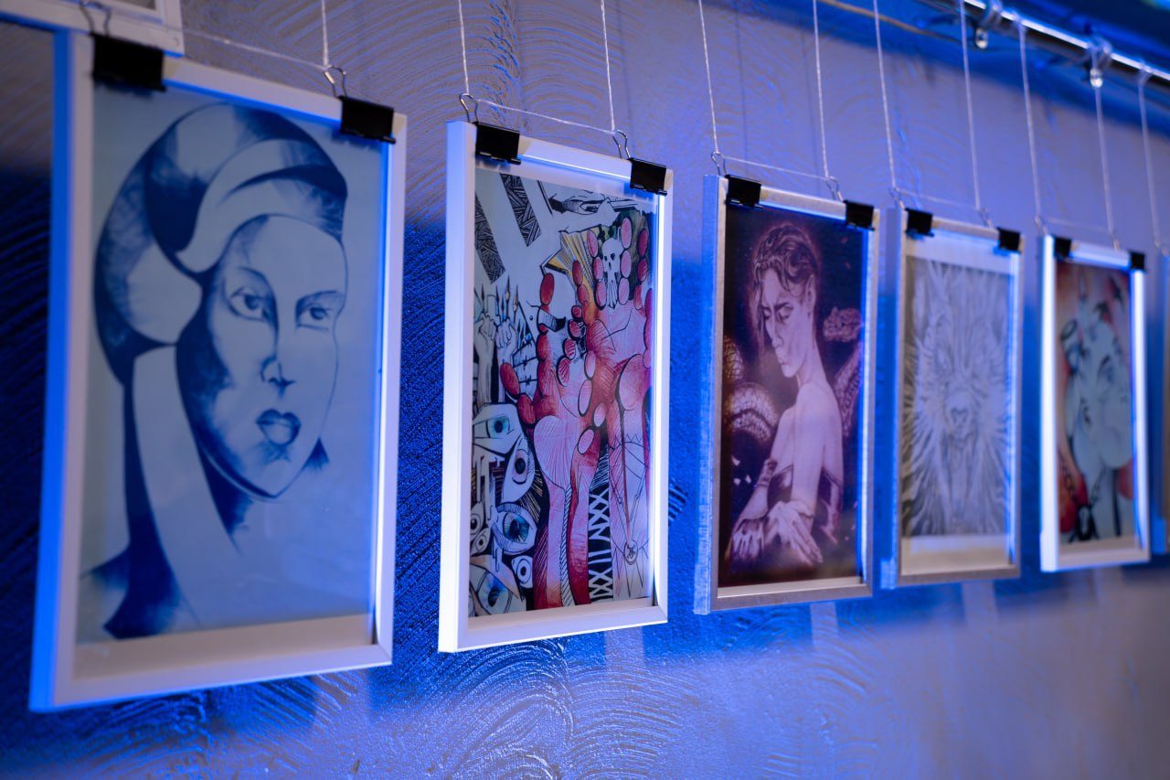 Херсонці, побачили, полон, крізь, мистецтво, виставка, Мистецтво несвободи, виставці, представлені, роботи, створені, кремлівській, в’язниці, Сергієм Офіцеровим, Сергієм Ковальським, Російський, полон, очима, цивільного, присвяченої, історії, бранців, Кремля, Херсонської дев'ятки