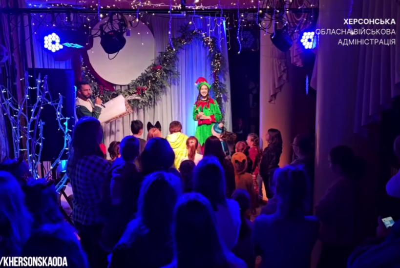 Театр Куліша, подарував, дітям, магію, свята, Миколая, благодійного фонду, KRYLA, Херсонський, облмуздрамтеатр, імені Миколи Куліша, підготував, для дітей, справжню, святкову, атмосферу, до Дня, святого Миколая, флешмоб, солодкий, подарунок