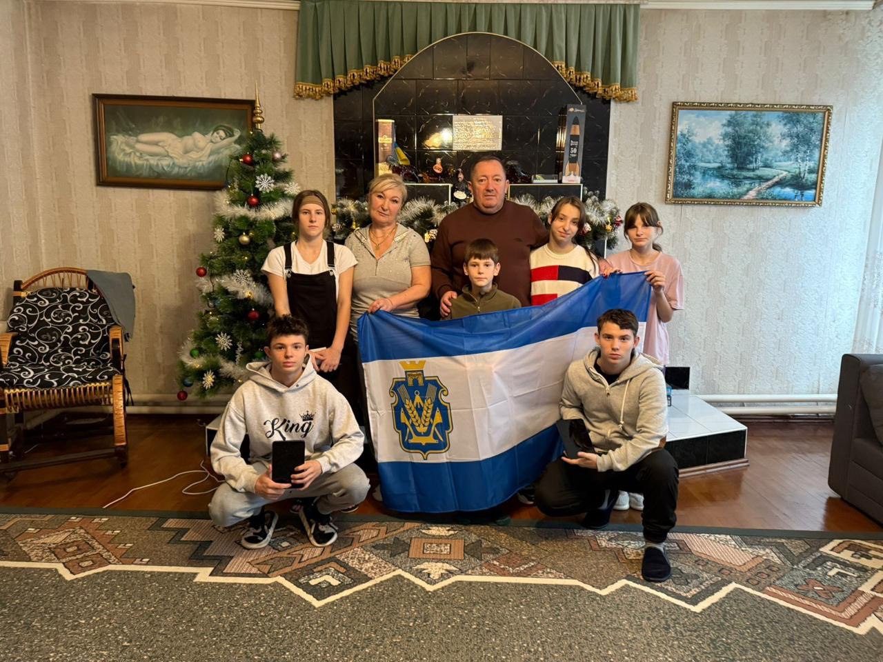 Тепле, святкове, привітання, для малечі, Херсонщини, Чулаківської громади, Чулаківської сільської військової адміністрації, благодійної організації, ХумЕід, амбасадорам, Мілді Гоштаутайте, Роману Бережному, громадським організаціям, Memorabilis, EU4KHERSON, Чулаківська, громада, організувала, святкове, привітання, дітей-переселенців, з Херсонщини, тимчасово проживають, Миколаєві