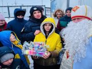 Поліцейські Херсонщини привітали дітей із родин ВПО з Різдвом