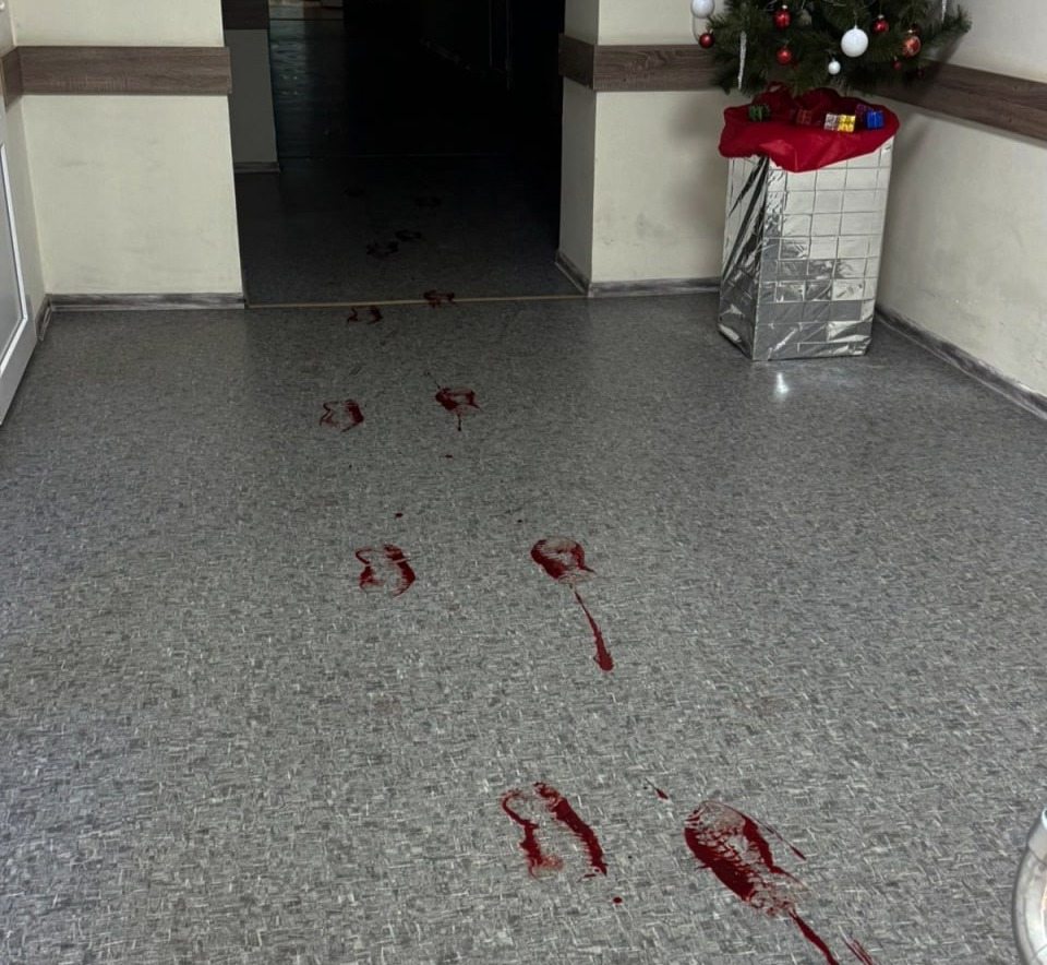 Дніпровському районі Херсона, поранено, працівника, лікарні, під час, обстрілу, постраждав, працівник, медзакладу, чергового обстрілу, 10 грудня, пошкоджено, будівлі, лікарні, Дніпровському, районі, Херсона, вибито, вікна