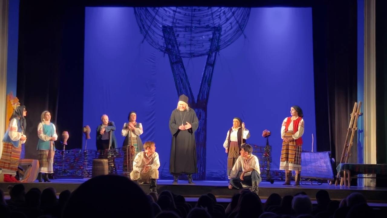 Юні переселенці, Херсонщини, відвідали, Одеський, театр, юного глядача, організували, благодійна, організація, Відродження та єдність, підтримки, Департаменту соціального розвитку Херсонської ОВА, Діти-переселенці, Херсонщини, батьками, побували, виставах, Одеському театрі юного глядача імені, Юрія Олеші